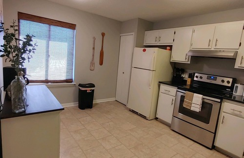 Silver Sands House | COZY 2BR 2 BA 1/2 MILE FROM THE BEACH!