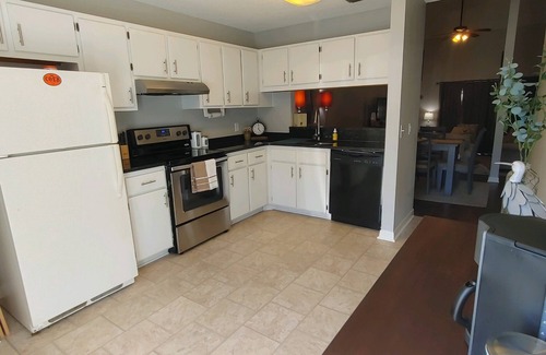 Silver Sands House | COZY 2BR 2 BA 1/2 MILE FROM THE BEACH!