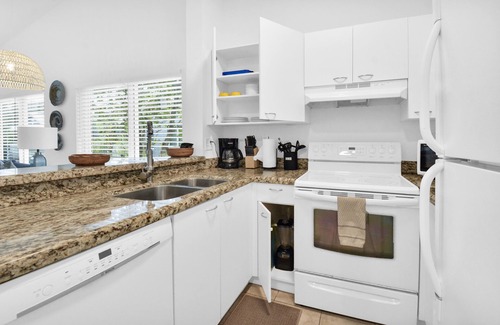 Boca Raton Apartment | Cozy 2BR, 2BA apartment on top floor in quiet West Boca Raton community
