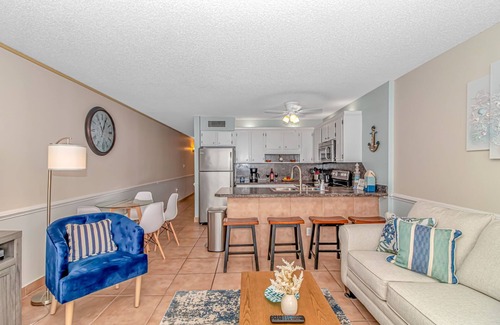 Garden City Condo | Cozy 2BR/2BA Oceanfront Condo - Steps from the Beach!