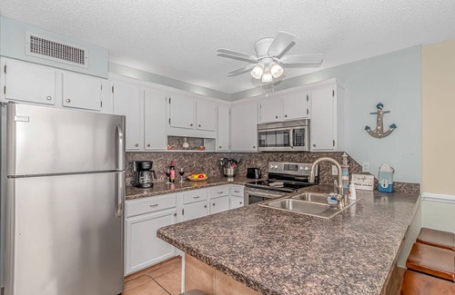 Garden City Condo | Cozy 2BR/2BA Oceanfront Condo - Steps from the Beach!