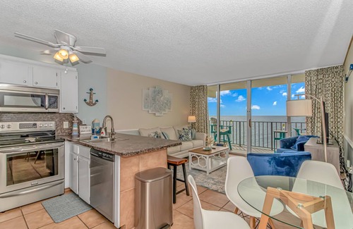 Garden City Condo | Cozy 2BR/2BA Oceanfront Condo - Steps from the Beach!