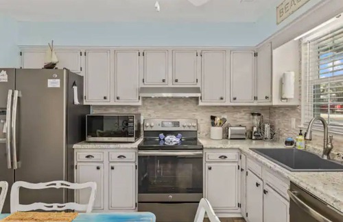 Crescent Beach House | Cozy 2Br Beach House + King Bed + Firepit -> Walk to the Beach!