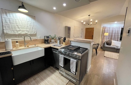 Big Bear Lake Cabin | Cozy 2BR Cabin & Spa Minutes to Most Attractions, Inc. Ski Areas, Village & Lake