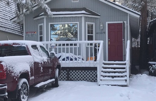 Big Bear Lake Cabin | Cozy 2BR Cabin & Spa Minutes to Most Attractions, Inc. Ski Areas, Village & Lake