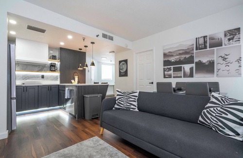 Florida Center Apartment | Cozy 2BR condo, Modern, Best Location (6165)