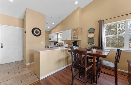 Branson Apartment | Cozy 2BR Condo with a View and Amenities!