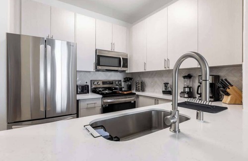 Marina del Rey Bed & Breakfast | Cozy 2BR Escape in MarinaDelRey!Free Parking&Pool