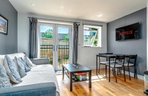 Chute Forest Apartment | Cozy 2BR flat near Stonehenge w/balcony