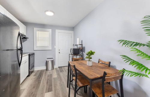 Columbus Apartment | Cozy 2BR Getaway | Free Parking