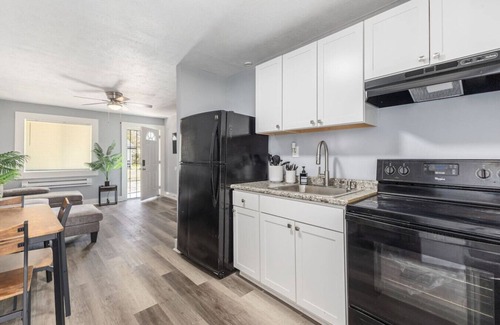 Columbus Apartment | Cozy 2BR Getaway | Free Parking