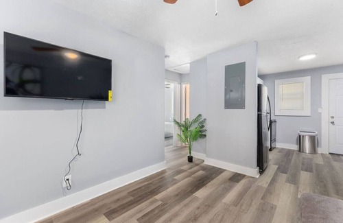 Columbus Apartment | Cozy 2BR Getaway | Free Parking