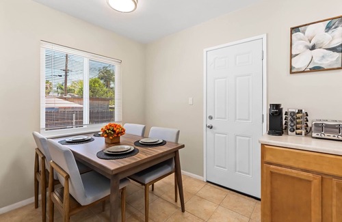 Ontario House | Cozy 2BR Home With Bright Interior Relaxing Patio