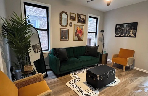 Jersey City Apartment | Cozy 2BR Modern Art Deco Retreat Minutes from NYC