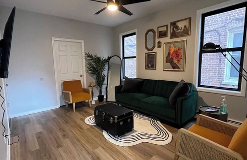 Jersey City Apartment | Cozy 2BR Modern Art Deco Retreat Minutes from NYC