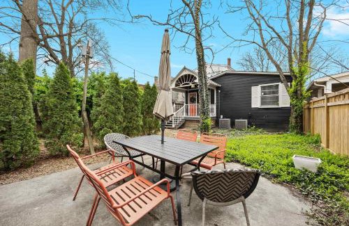 Cherokee Triangle Apartment | Cozy 2BR Near Bourbon Trail + Backyard Access