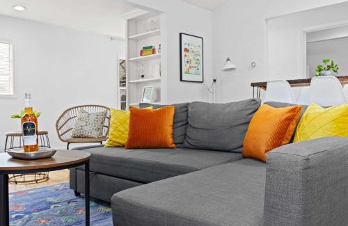 Cherokee Triangle Apartment | Cozy 2BR Near Bourbon Trail + Backyard Access