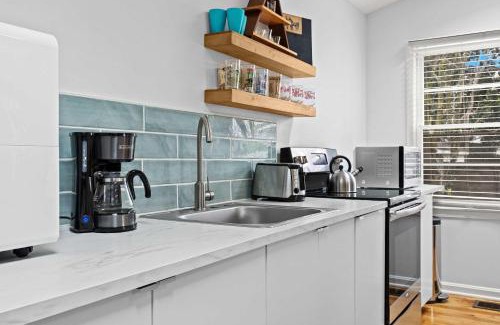 Cherokee Triangle Apartment | Cozy 2BR Near Bourbon Trail + Backyard Access