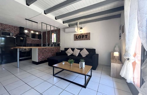 Les Ayguades House | Cozy 2BR Pavilion with Pool, A/C & Private Terrace – Steps from Beach, Shops