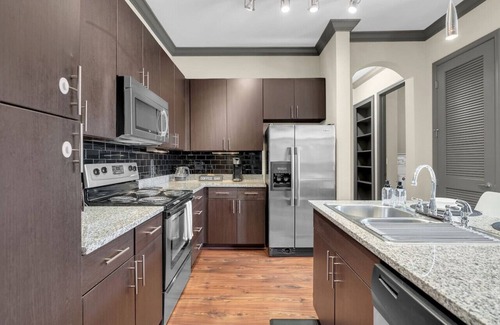 Brady Arts District Apartment | Cozy 2BR- Pool,Gym,Parkng,Near BOK Ctr&Arts Dstrct