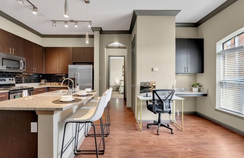 Brady Arts District Apartment | Cozy 2BR- Pool,Gym,Parkng,Near BOK Ctr&Arts Dstrct