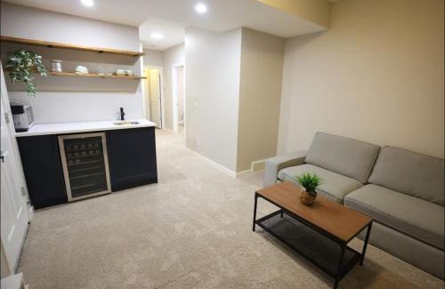 Southeast Calgary House | Cozy 2BR Private Basement Suite, Free Parking, WiFi, 1 Hr to Banff, 20 Min to City
