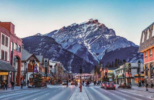 Southeast Calgary House | Cozy 2BR Private Basement Suite, Free Parking, WiFi, 1 Hr to Banff, 20 Min to City