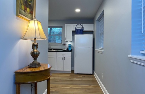 Bristol Apartment | Cozy 2BR Retreat | Near Casino, Queen Beds, Parking