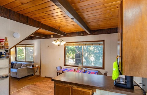 Crestline House | Cozy 2BR Retreat Near Lake Grego with Mountain Views
