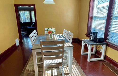 North Austin Apartment | Cozy 2BR Self-checkin unit in Chicago l Few Steps from DT I Car Rental Available