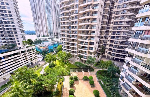 Central District Condo | Cozy 2BR Suite @ Country Garden Danga Bay | Near CIQ WiFi Netflix Seafront