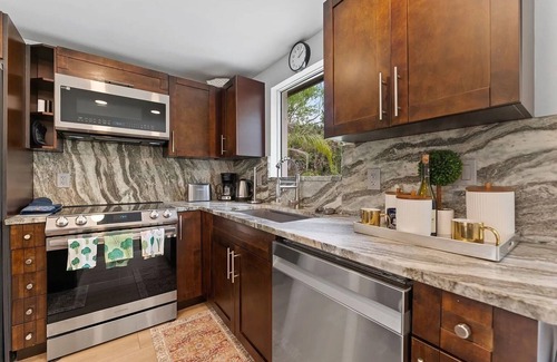 Tampa House | Cozy 2BR Tampa Retreat, Pet-Friendly & Near Downtown