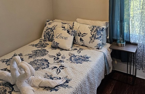 Cohoes Apartment | Cozy 2nd floor apartment with fenced back yard