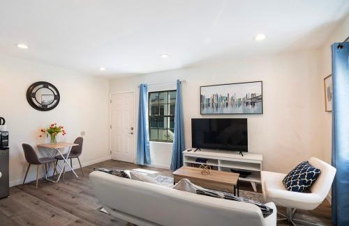 Beverly Hills Apartment | Cozy 2nd-Floor Studio Apartment Just a Block from Beverly Hills & Top LA Attractions