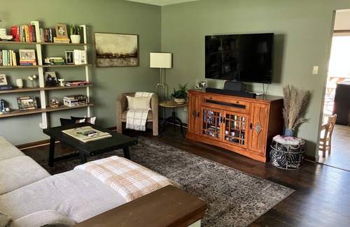 Ithaca House | Cozy 3 bd, 1.5 bath house close to Ithaca College, Cornell, and Downtown Commons