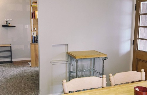 Cedar Rapids House | Cozy 3 bed, 1.5 bath with laundry, den, and patio