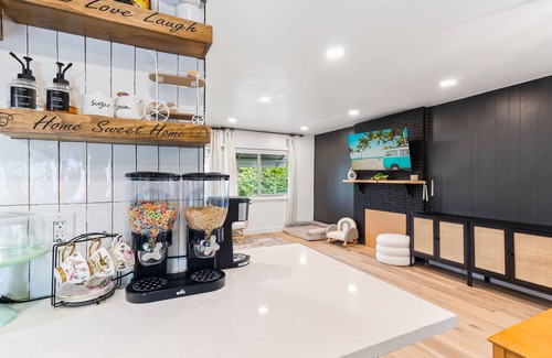 Represa House | Cozy 3 bed 2 bath cottage near Oldtown Historic Folsom.