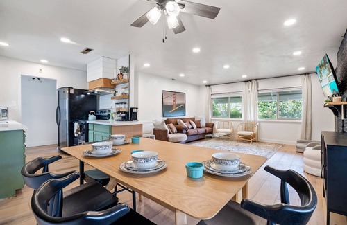 Represa House | Cozy 3 bed 2 bath cottage near Oldtown Historic Folsom.