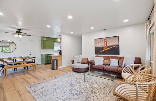 Represa House | Cozy 3 bed 2 bath cottage near Oldtown Historic Folsom.