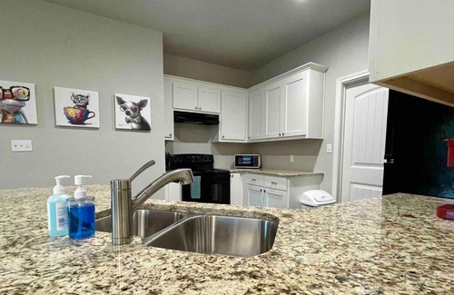 Longview Apartment | Cozy 3 Bed 2 Bath Home
