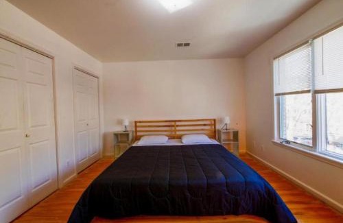 The Heights Apartment | Cozy 3 - Bed apartment, Minutes from NYC!