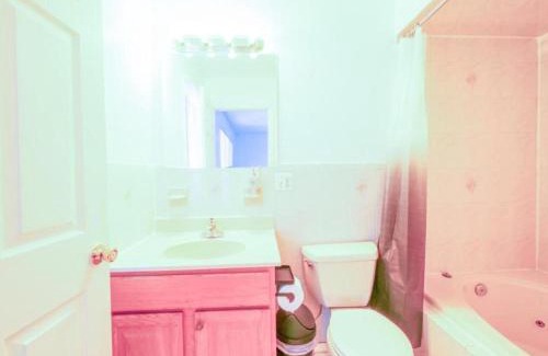 The Heights Apartment | Cozy 3 - Bed apartment, Minutes from NYC!