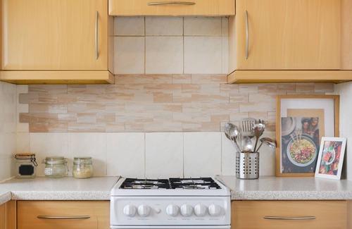 Elephant and Castle Apartment | Cozy 3-Bed Ex-Local Apartment with Balcony