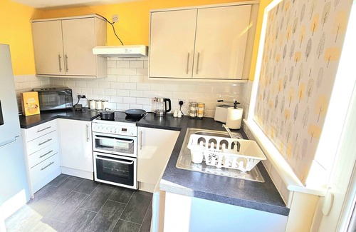 Milton Keynes House | Cozy 3 Bed House in Willen - MILTON KEYNES