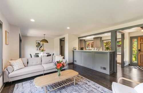 Portland Heights House | Cozy 3-bed house with Mt. St. Helens View in SW Hills Portland