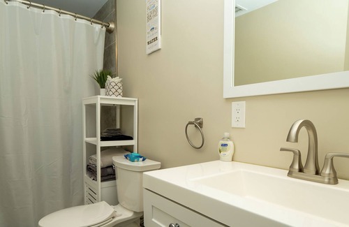 Beverly Apartment | Cozy 3 Bedroom 1.5 Bathroom Apartment