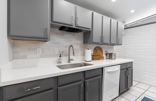 Tucson House | Cozy 3-bedroom 2-bath house in midtown with Pool and Hot Tub