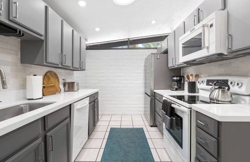Tucson House | Cozy 3-bedroom 2-bath house in midtown with Pool and Hot Tub