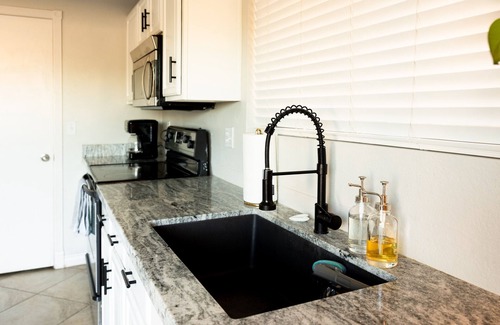 Chandler House | Cozy 3 bedroom 3 bath home in Chandler. Pet Friendly!