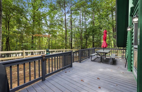 Blairsville Cabin | Cozy 3-bedroom A-frame cabin with fast WiFi, dog friendly, perfect for families